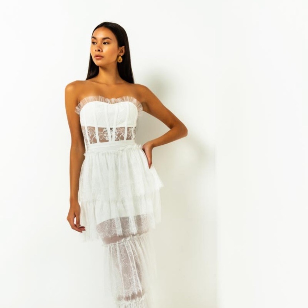 Like New Akira White Lace Formal gown